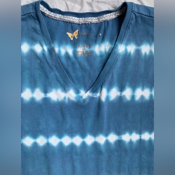 Natural Reflections Tie dye blue & white fitted V neck stretch T- shirt, LARGE - Picture 4 of 7